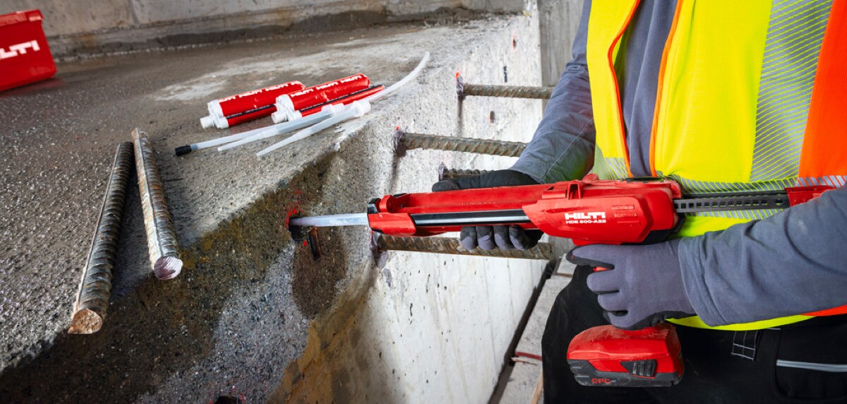 Injection de résine pour scellement de fers à béton avec le pistolet électrique HDE 500-A22