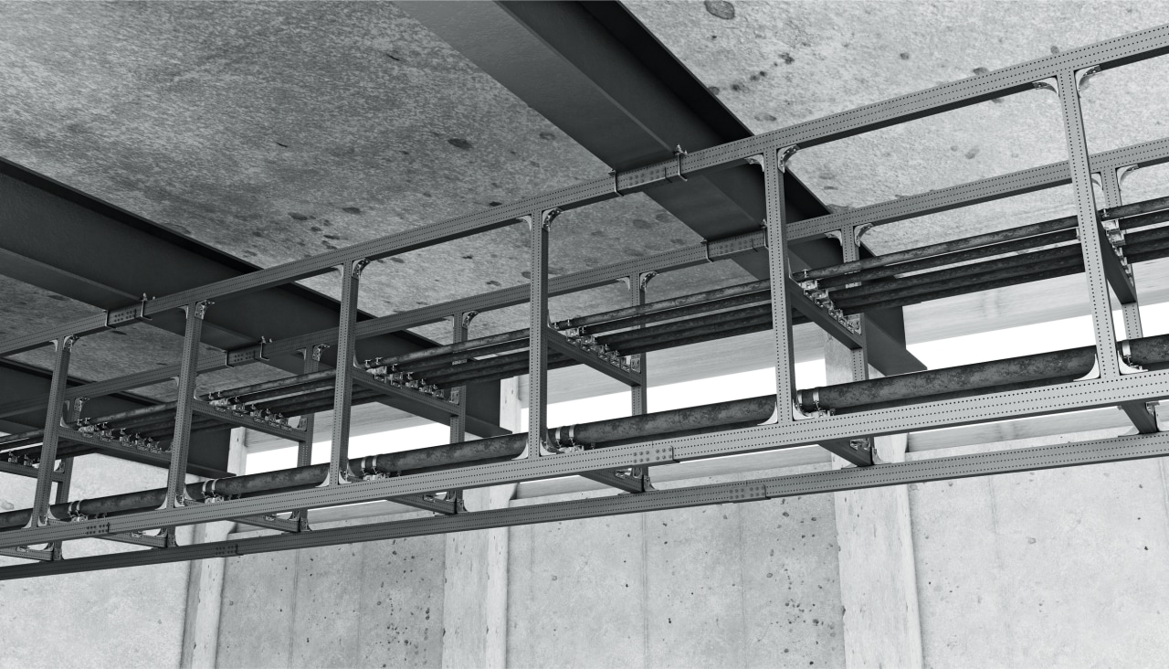 Installation de tuyaux au plafond