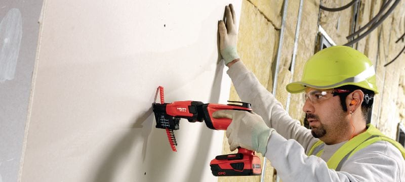 Vis pointues pour panneaux de fibres S-DS14B M1 Vis en bande-chargeur pour panneau de fibres (phosphatée) pour chargeur de vis SD-M 1 ou SD-M 2 – pour la fixation de panneaux de fibres sur le bois ou le métal Applications 1
