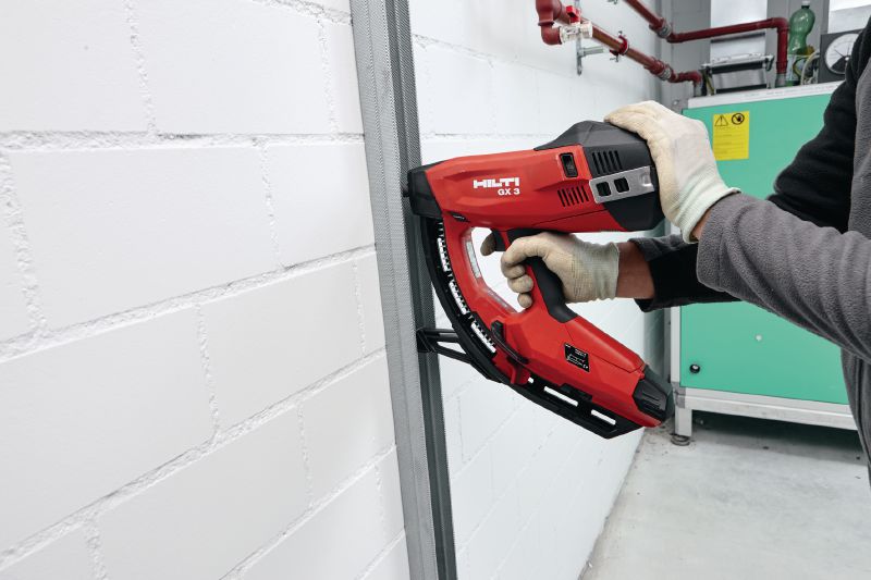Clous en bande X-C G3 MX Clou en bande-chargeur standard à utiliser avec le cloueur à gaz GX 3 sur du béton et d'autres matériaux supports Applications 1