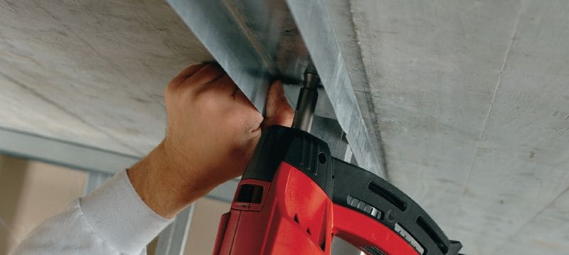 Clous X-GN MX béton (en bande) Clous en bande pour la fixation sur le béton et d'autres matériaux supports à l'aide du cloueur à gaz GX 120 Applications 1
