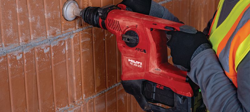 Perforateur sans fil TE 30-22 Perforateur sans fil SDS Plus (TE-C) puissant avec système de réduction active des vibrations (AVR) et système anti-torsion (ATC) pour le forage dans le béton et le burinage (plateforme de batteries Nuron) Applications 1