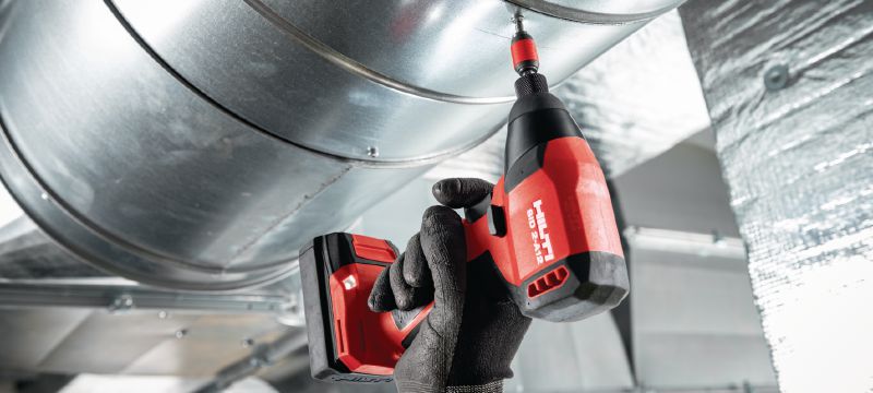 Visseuse à choc sans fil SID 2-A12 Visseuse à percussion sans fil compacte avec accu Li-Ion 12 V, moteur sans charbon et mandrin hexagonal 1/4 pour un accès facile et un poids faible tout en conservant un couple élevé Applications 1