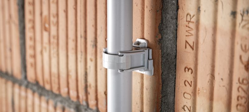Fixation de tube X-EKSC MX (02) Fixation de tube à fermoir optimisée pour les clous en bande et compatible avec une large variété de méthodes de fixation et de matériaux supports Applications 1