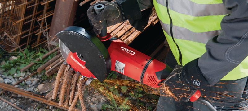 Meuleuse d'angle AG 230-24D Meuleuse d'angle 2400 W avec commutateur d'homme-mort, poignée rotative et balais de charbon longue durée, pour disques d'un diamètre maximum de 230 mm Applications 1
