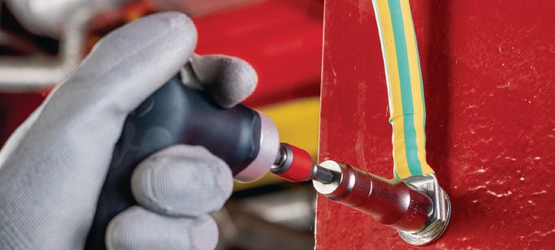 Goujon à visser S-BT-ER HC Vis filetée dans le goujon (acier inoxydable, filetage métrique) pour les connexions électriques sur l’acier dans des environnements très corrosifs, section maximale recommandée du câble connecté 120 mm² Applications 1