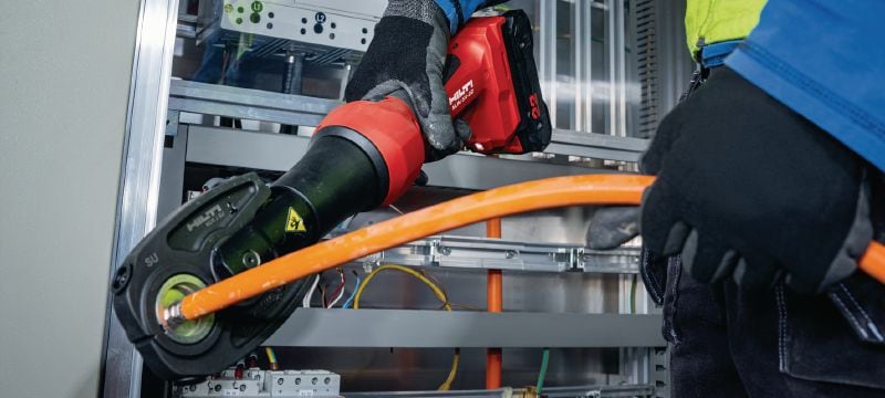 Pince sans fil NUN 54-22 pour sertir et couper les câbles avec une pression de 6 tonnes Sertisseuse / coupe-câble sans fil pour sertir et couper les câbles avec une pression de 6 tonnes et des mâchoires interchangeables (plateforme de batteries Nuron) Applications 1