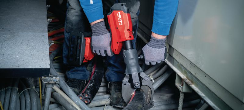 Coupe-câble en cuivre/aluminium sans fil NCT 85 C-22 Coupe-câble à poignée pistolet sans fil pour câbles en cuivre et en aluminium jusqu'à 3,2” │ 80 mm (plateforme de batteries Nuron) Applications 1