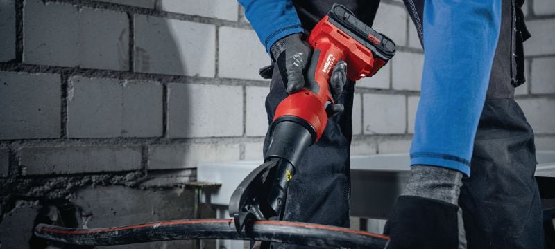 Pince sans fil NUN 54-22 pour sertir et couper les câbles avec une pression de 6 tonnes Sertisseuse / coupe-câble sans fil pour sertir et couper les câbles avec une pression de 6 tonnes et des mâchoires interchangeables (plateforme de batteries Nuron) Applications 1
