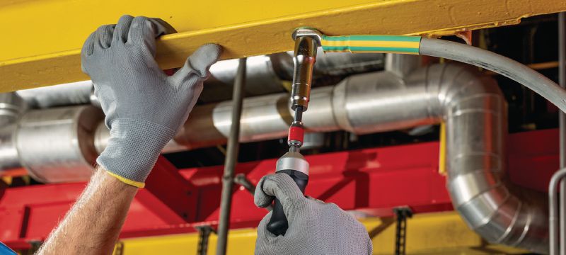 Goujon à visser S-BT-EF HC Goujon fileté à visser (acier au carbone, filetage métrique) pour les connexions électriques sur l’acier dans des environnements moyennement corrosifs, câbles de section 120 mm² maximum Applications 1