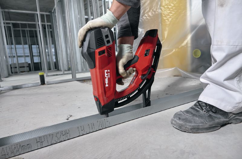 Clous en bande X-C G3 MX Clou en bande-chargeur standard à utiliser avec le cloueur à gaz GX 3 sur du béton et d'autres matériaux supports Applications 1
